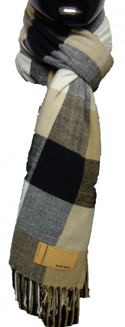 Selisa Service Large Check Scarf Selisa Service Large Check Scarf garment details