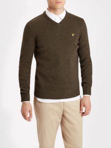 KN415V V Neck Lambswool Knitwear by Lyle and Scott